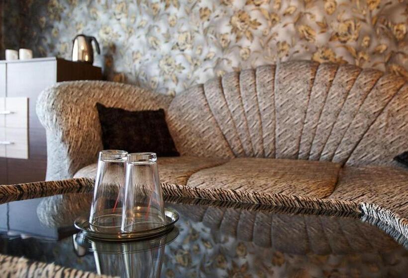 اتاق لوکس, Talsi