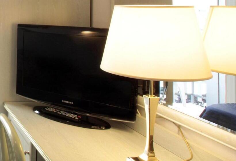 اتاق خانوادگی, Wivien