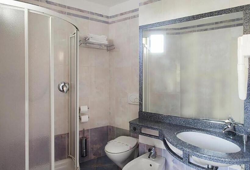 اتاق خانوادگی, Wivien