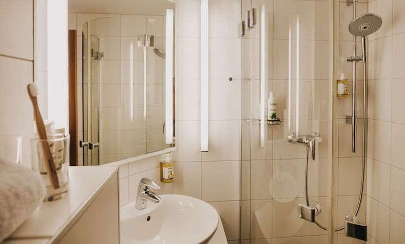 스탠다드 룸, Zimba