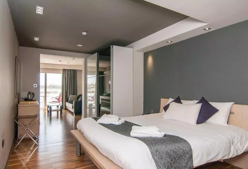 اتاق لوکس با چشم‌انداز دریا, Pebbles Boutique Apart