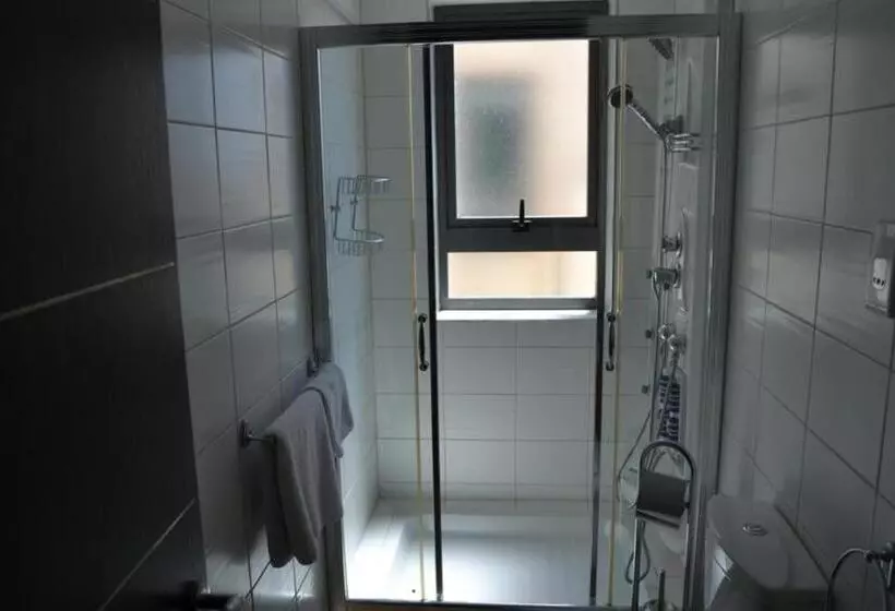 3 Bedroom Deluxe Apartment Sea View, Pebbles Boutique Apart