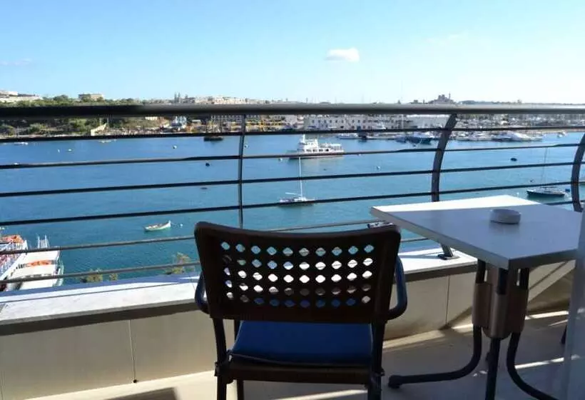 2 Bedroom Apartment Sea View