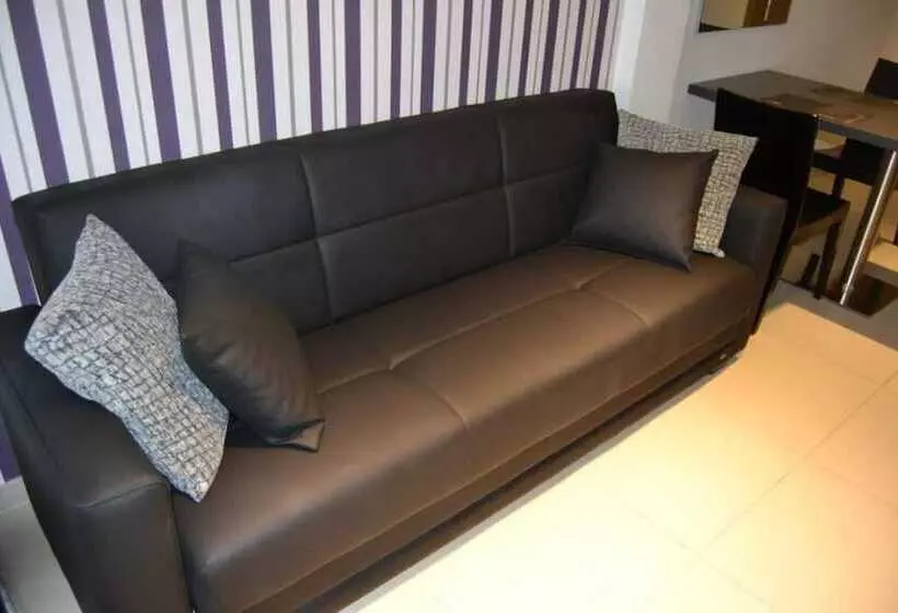 استودیوی استاندارد, Pebbles Boutique Apart