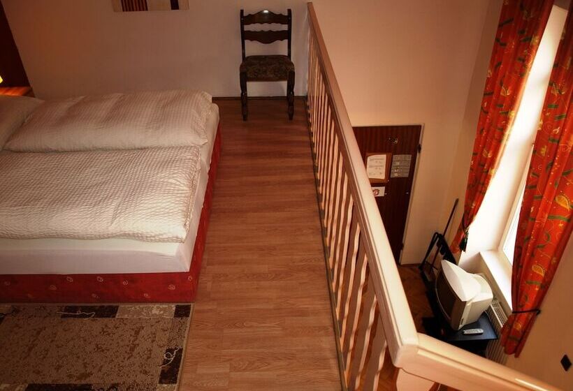 استودیوی استاندارد, Pension Tal Studios