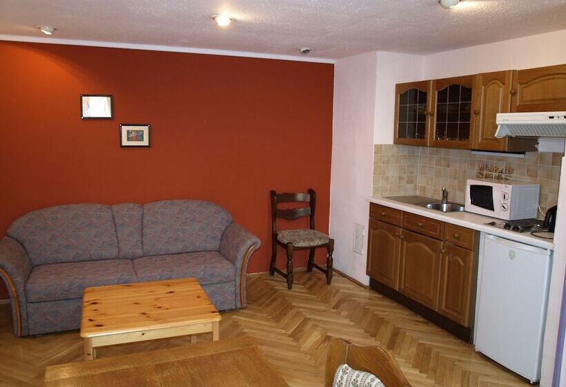 استودیوی استاندارد, Pension Tal Studios