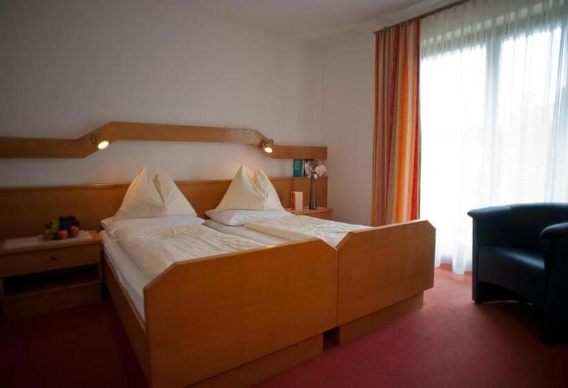 Номер Стандарт, Simon Hotel & Café