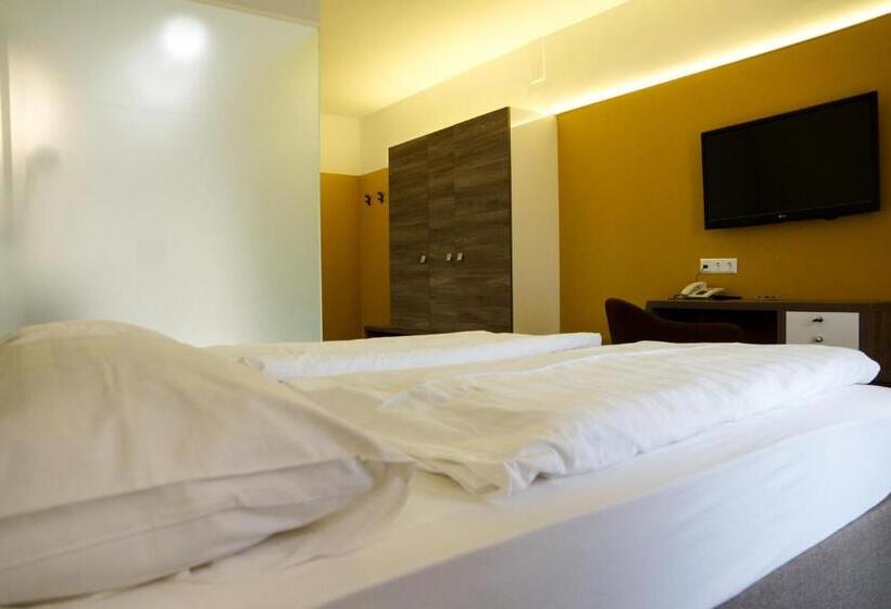 Номер Стандарт, Simon Hotel & Café