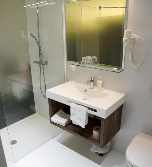 Номер Superior с Балконом, Simon Hotel & Café