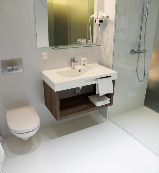 Номер Superior с Балконом, Simon Hotel & Café