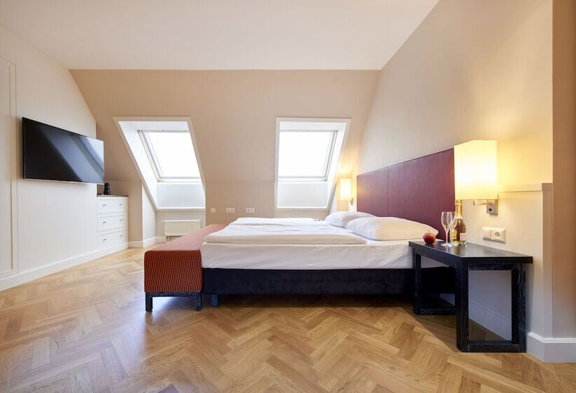 1 Bedroom Penthouse Apartment, Singerstrasse 21 25 Aparthotel 350m Next To St Stephen S Square