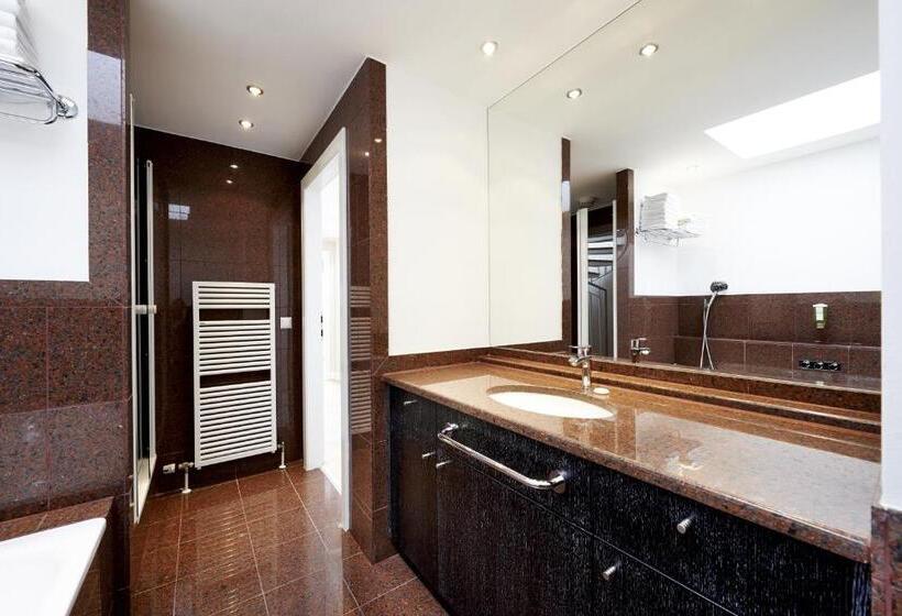 1 Bedroom Penthouse Apartment, Singerstrasse 21 25 Aparthotel 350m Next To St Stephen S Square