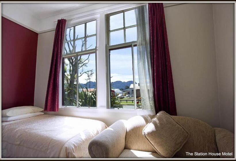 סטודיו בסיסי, The Station House Motel