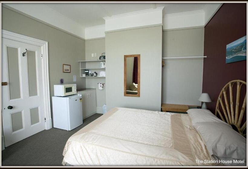 סטודיו בסיסי, The Station House Motel