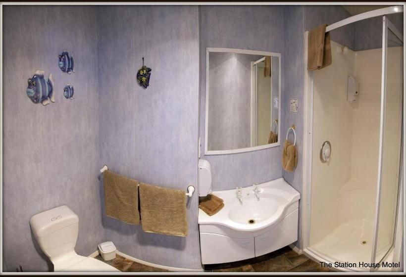 Студио Базик, The Station House Motel