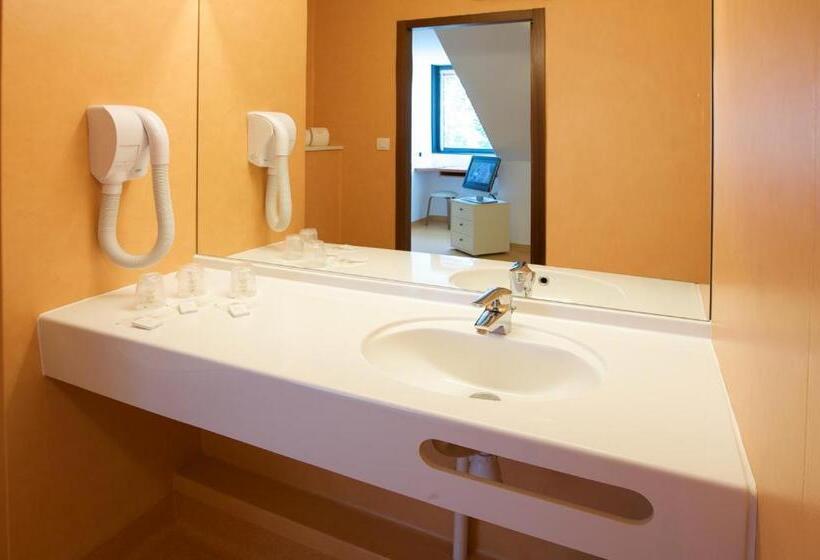 غرفة قياسية ثلاثية, Beddy Bye Hôtel