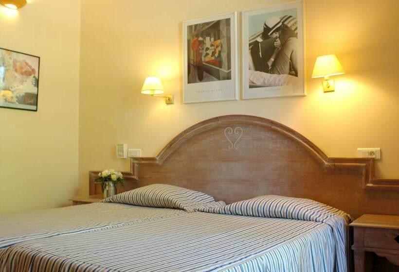 Номер Стандарт с Балконом, Vacances Bleues Hôtel Castel Luberon