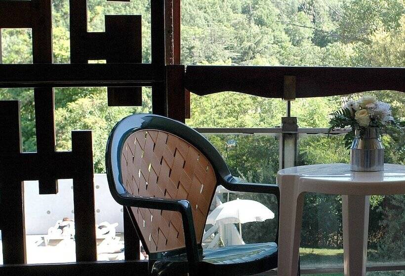 Номер Стандарт с Балконом, Vacances Bleues Hôtel Castel Luberon
