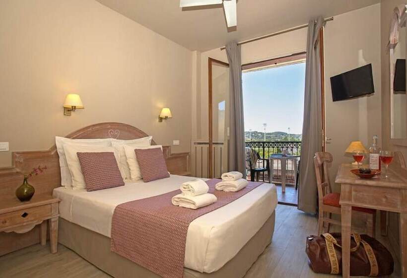 Четырехместный Номер Superior, Vacances Bleues Hôtel Castel Luberon