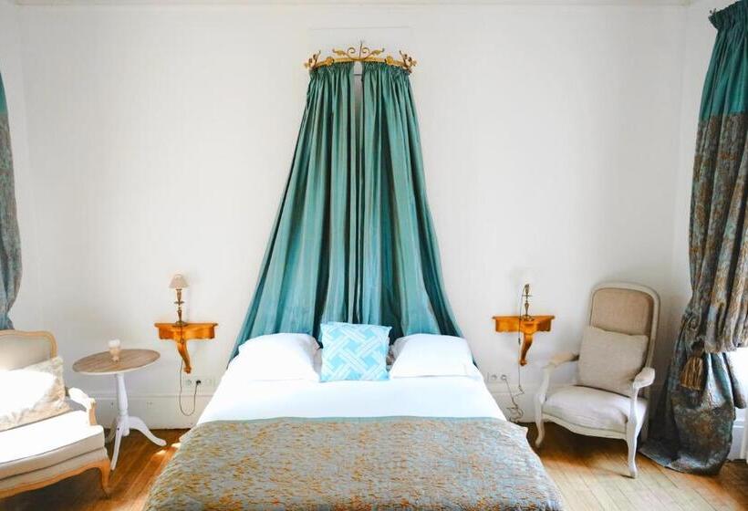 סוויטה, Château   Hôtel Le Sallay