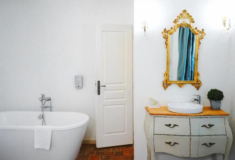 סוויטה, Château   Hôtel Le Sallay