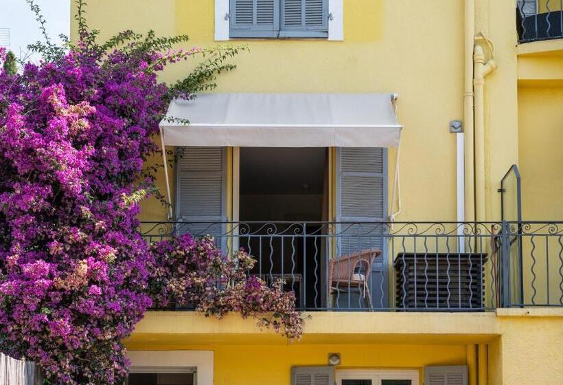 オーシャンビュースーペリアースイート, De La Fossette