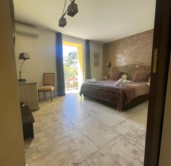 オーシャンビュースーペリアースイート, De La Fossette