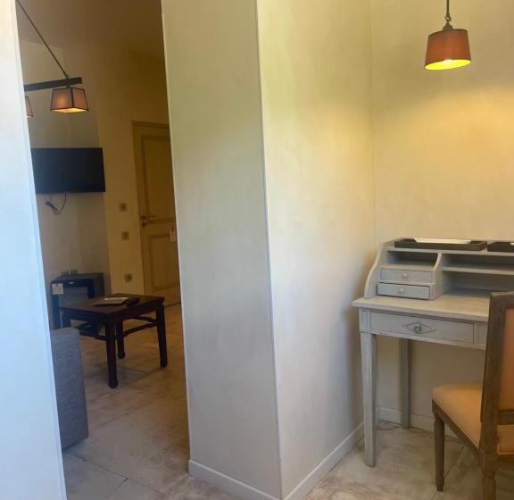 オーシャンビュースーペリアースイート, De La Fossette