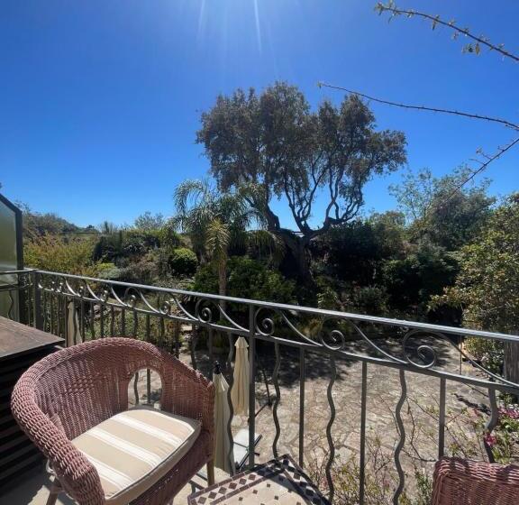 オーシャンビュースーペリアースイート, De La Fossette