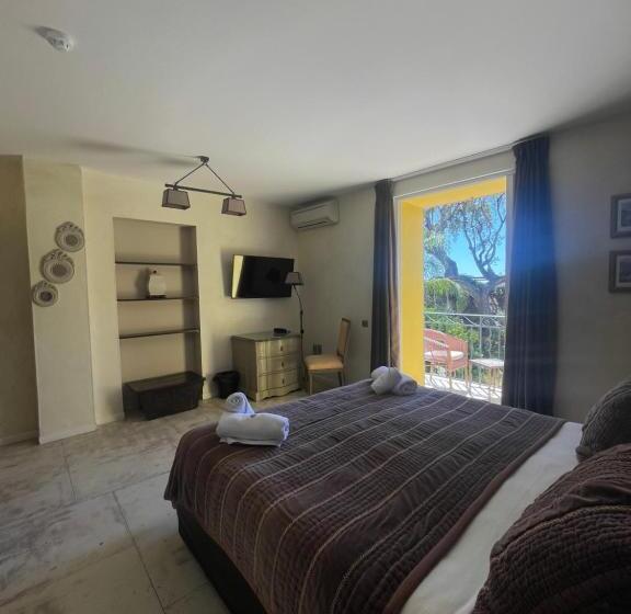 オーシャンビュースーペリアースイート, De La Fossette