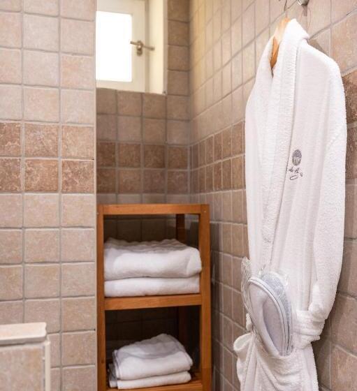 テラス付スイート, De La Fossette