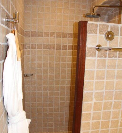 オーシャンビューデラックススイート, De La Fossette