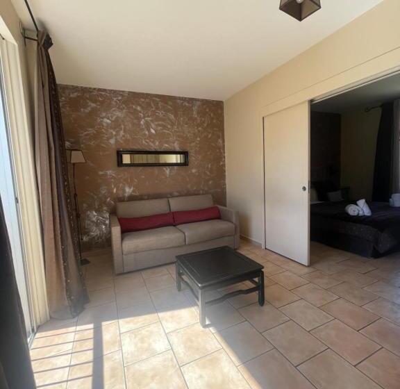 オーシャンビューデラックススイート, De La Fossette