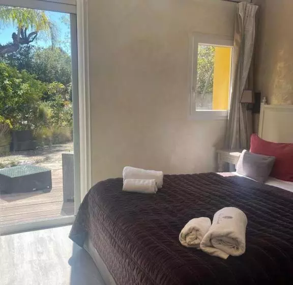 اتاق استاندارد با تراس, De La Fossette