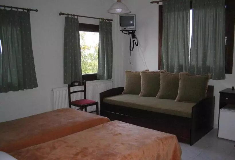 Chambre Triple Standard, Evridiki