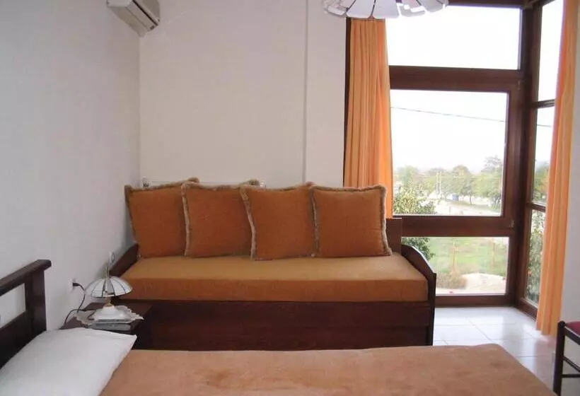 Chambre Deluxe, Evridiki