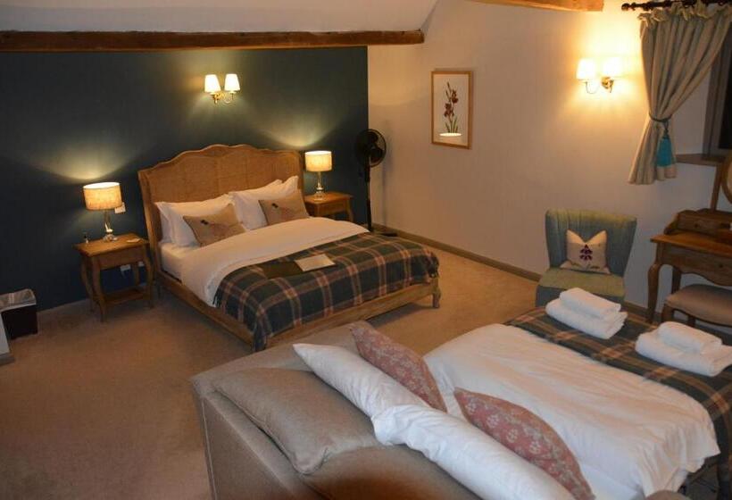 Номер Deluxe, Halfway Bridge