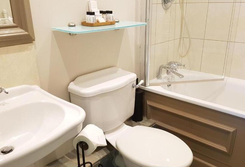 Номер Deluxe, Halfway Bridge