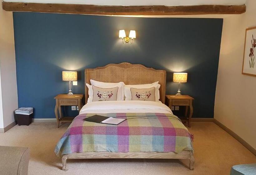 Номер Deluxe, Halfway Bridge