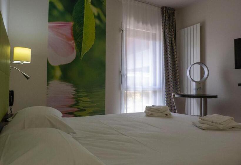 Номер Стандарт, Hôtel La Verriaire   The Originals
