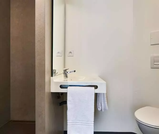 ダブルベッドスタンダードルーム, Première Classe La Roche Sur Yon   Vendéspace