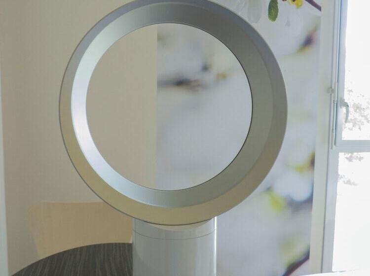 غرفة قياسية ثلاثية, Hôtel La Verriaire   The Originals