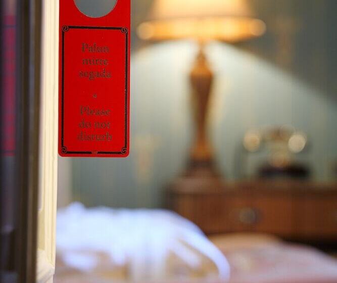 اتاق لوکس, Ekesparre Boutique