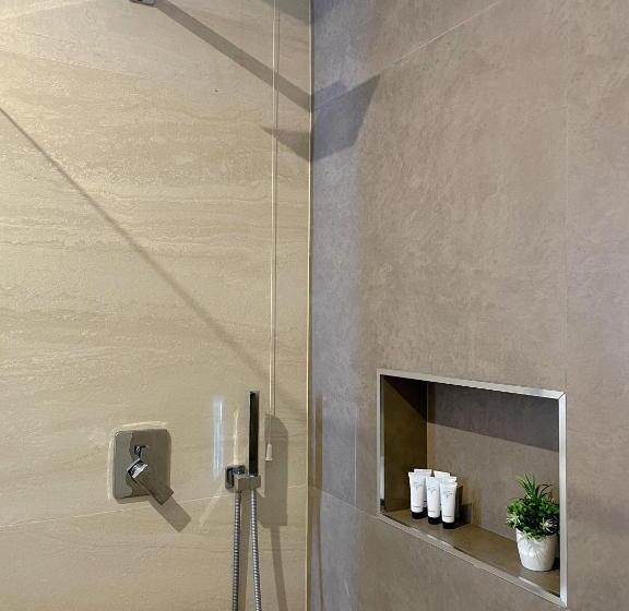 חדר דלוקס לשלושה, Solea