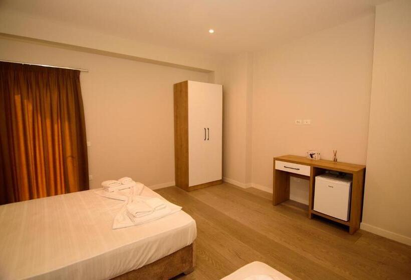 חדר דלוקס לשלושה, Solea