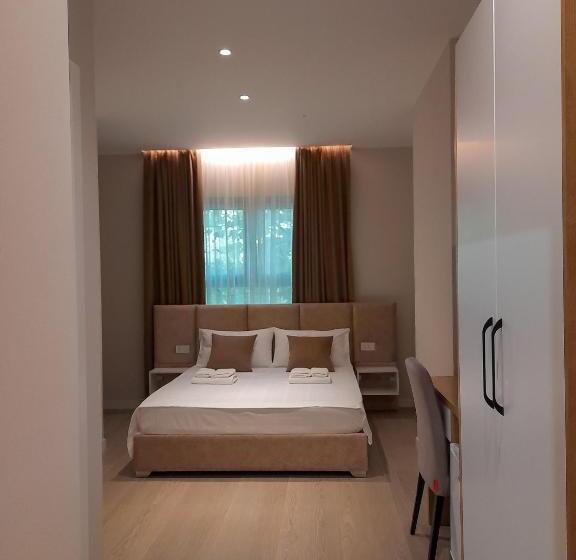 חדר אקזקיוטיב לשלושה, Solea