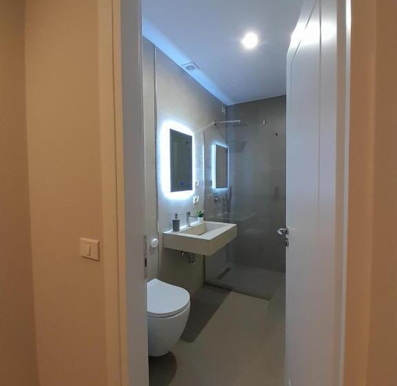 חדר אקזקיוטיב לשלושה, Solea