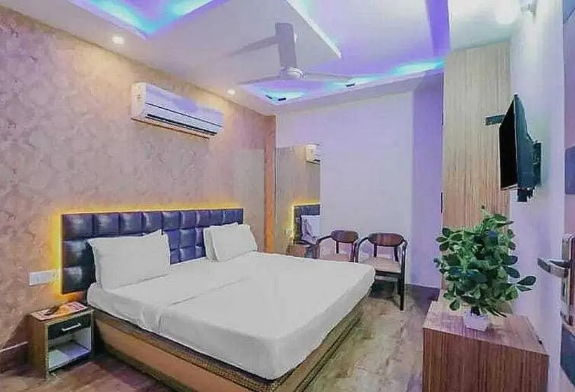 Classic Kolmen Hengen Huone, O Vivaan Residency
