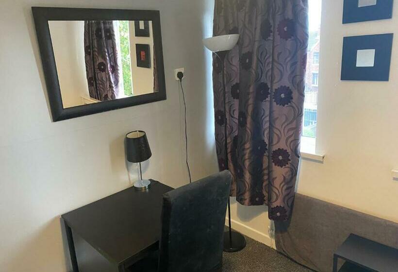 חדר סטנדרט יחיד, Bnb81