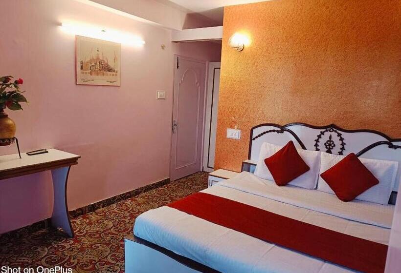 اتاق اکونومی, The Krishna Boho Near Mall Road